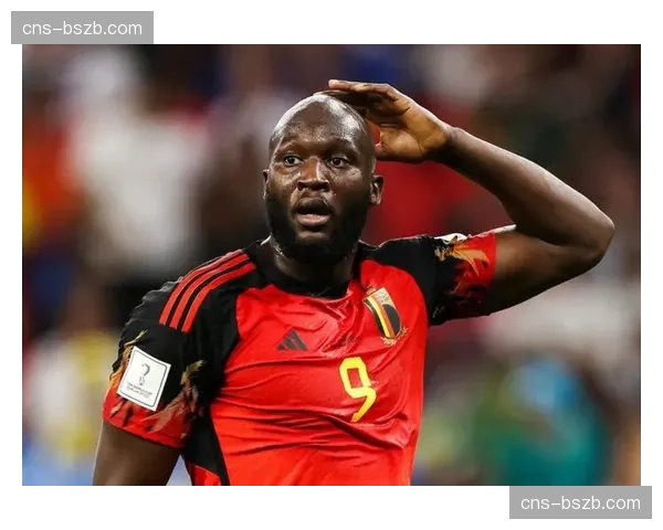 卢卡库替补登场后错失绝佳机会，赛后独自加练射门